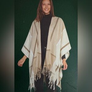 Woolrich Cozy Blanket Wrap Poncho Beige Luxe Softeness Fringe Warm One Size New